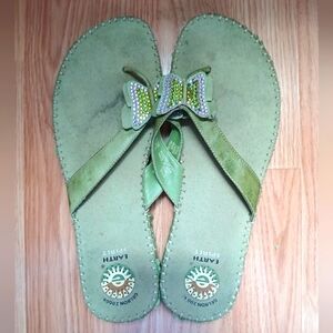 🍄 3 for $10 🍄 Y2K vintage green rhinestone butterfly suede thong sandals